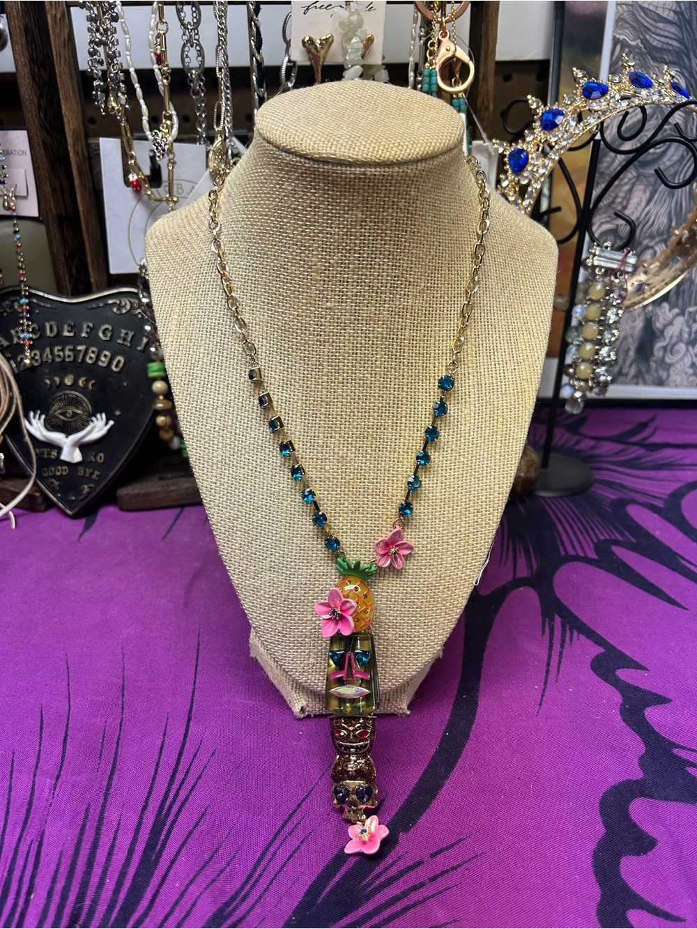 NWT 🌺Rare🌺 Betsey Johnson Tropical Island Time Tiki Pineapple Skull Necklace - Picture 9 of 11